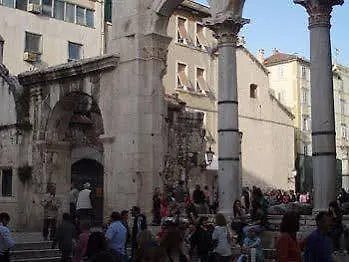 Diocletian Apartments & Rooms Split